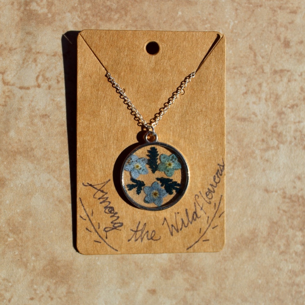 ‼️SOLD‼️DARK BLUE FORGET-ME-NOT FLOWER NECKLACE
